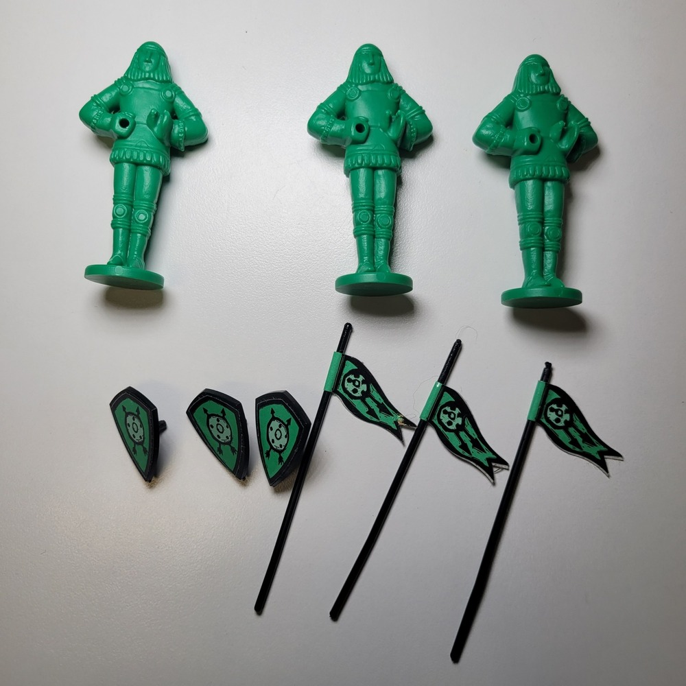 Aristoplay‎ Knights Castle Board Game Replacement Green Plastic Figures Shields